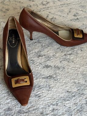 Prada Brown Leather Pointed-Toe Buckle Kitten Heels | EU 35.5 US size 5-5.5
